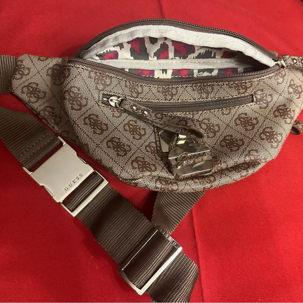 GUESS Fanny pack